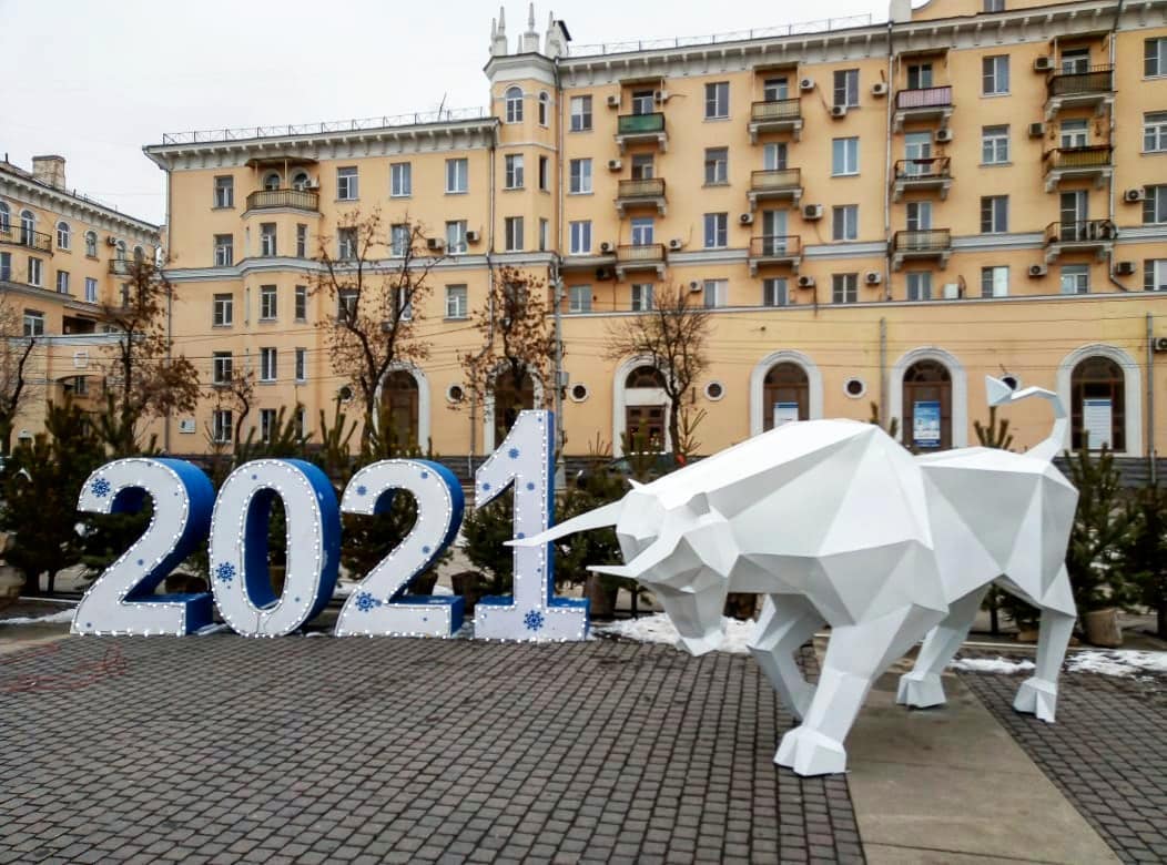 На площади Ленина в Астрахани появился 250-килограммовый бык