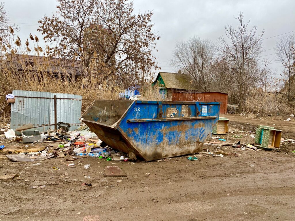 В Кировском районе Астрахани ликвидировали стихийную свалку