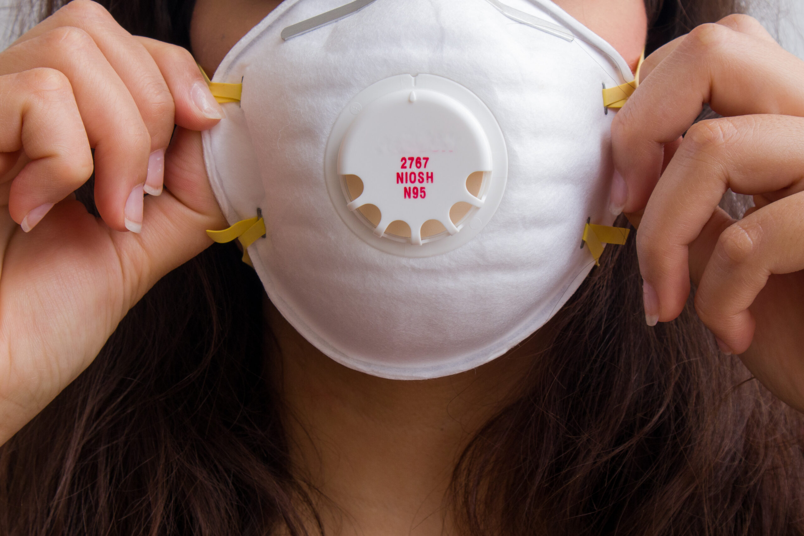 Производители масок считают их смертельно опасными для врачей