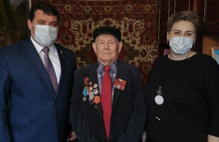 Игорь Бабушкин и Владимир Путин поздравили астраханского ветерана с 95-летием