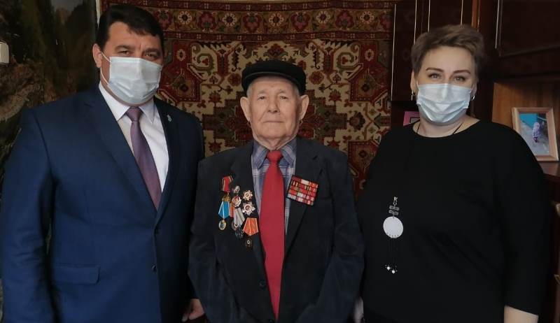 Игорь Бабушкин и Владимир Путин поздравили астраханского ветерана с 95-летием