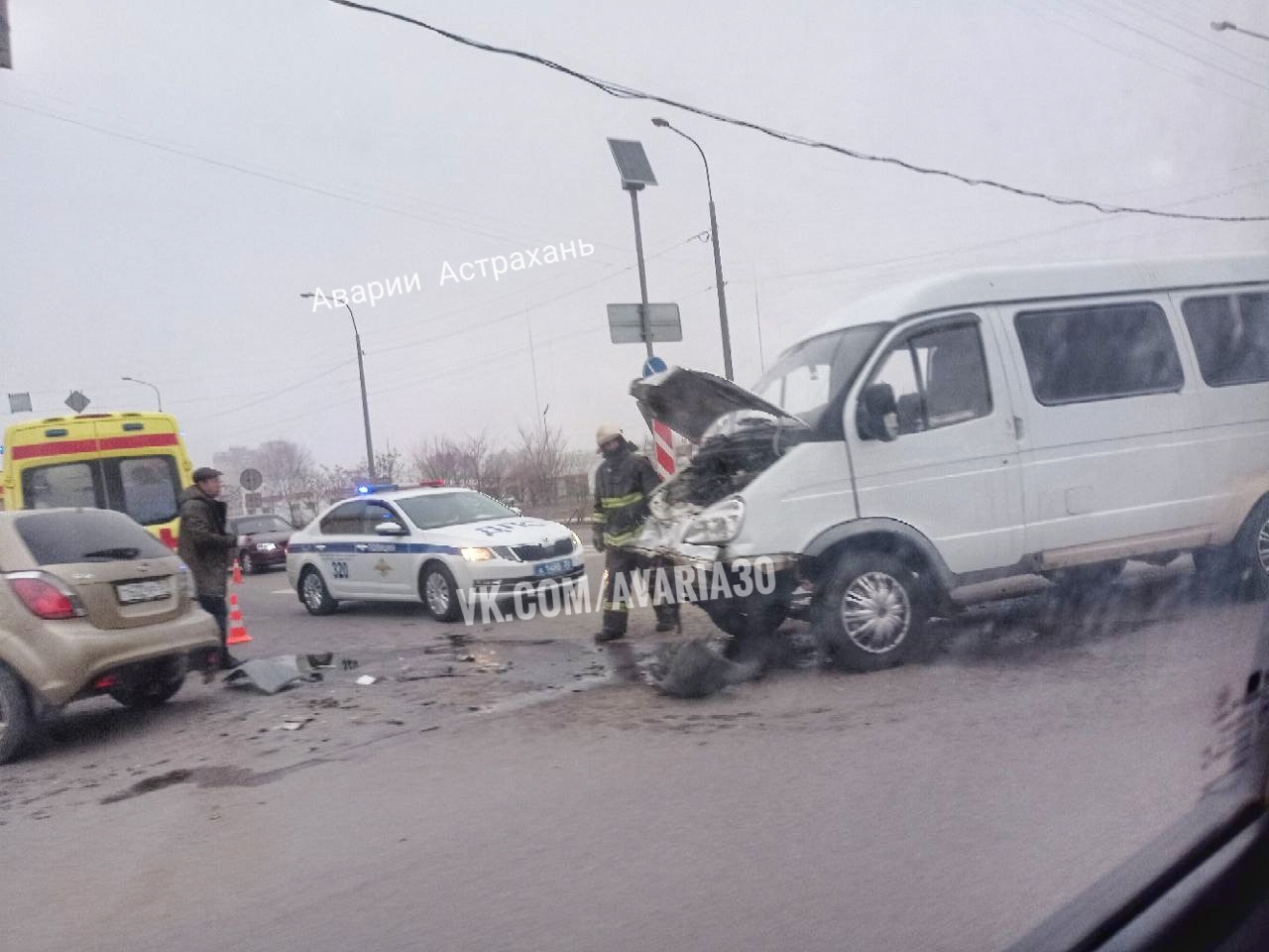 В Астрахани газель №44с попала в аварию: пострадали три пассажира (видео)