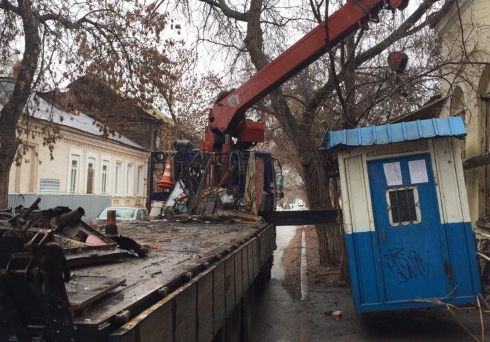 В Кировском районе Астрахани демонтируют 60 незаконных торговых объектов