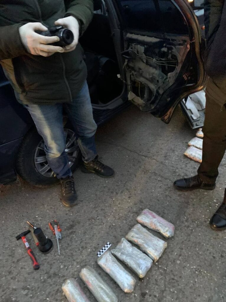В Астрахани задержан гражданин Азербайджана перевозивший 18 кг наркотиков