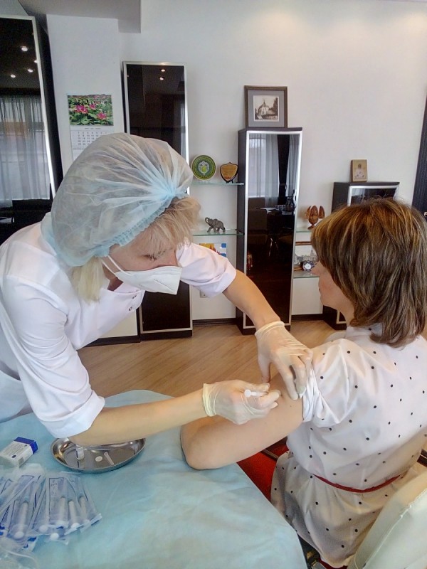 В Астрахани министр здравоохранения Алексей Спирин привился от коронавируса