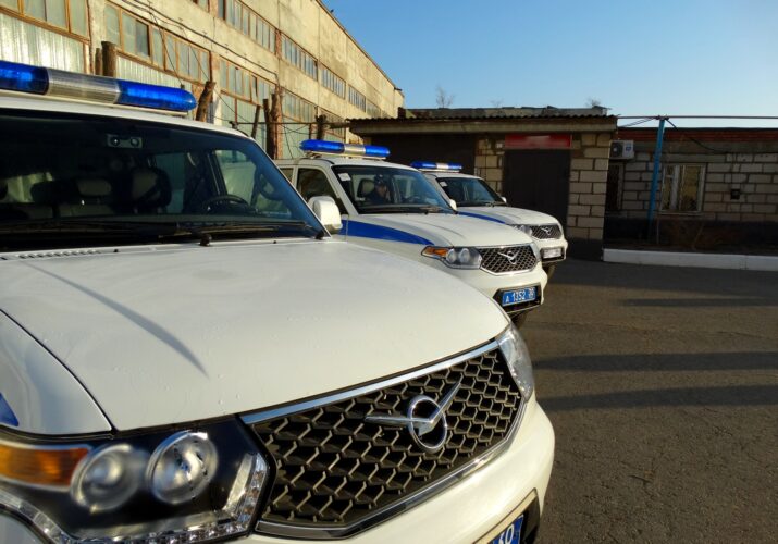 В Трусовском районе Астрахани мужчина избивал внедорожник кирпичом и разговорил с ним