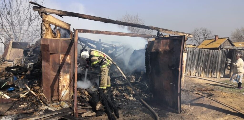 В Астраханской области потушили 38 пожаров