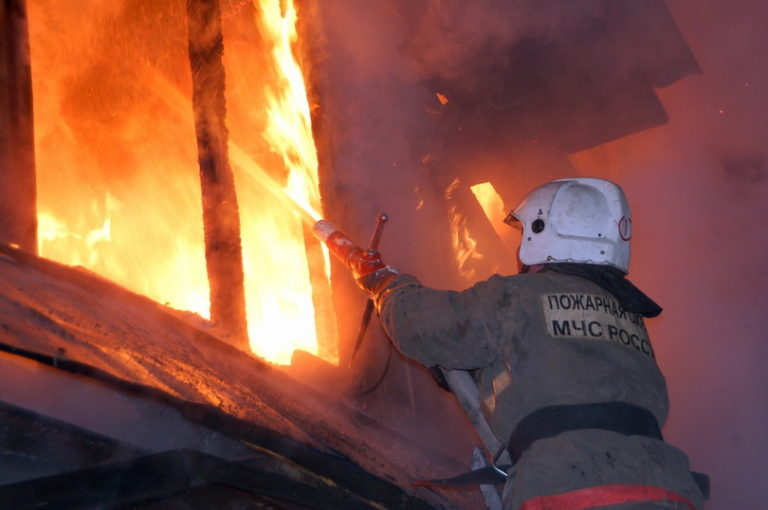 В Астрахани мужчина пострадал в пожаре, случившемся из-за сигареты