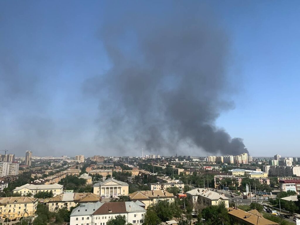 Пожар в астрахани видео. Что горит в Астрахани сейчас. Где горит сейчас в Астрахани.