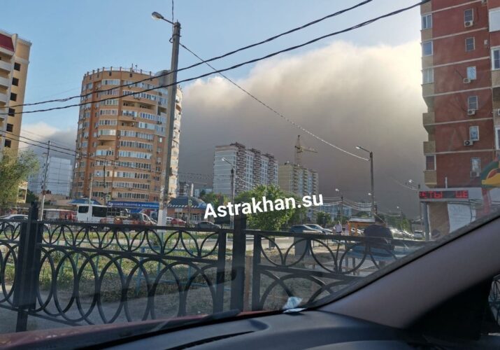 В воскресенье в Астрахань может прийти еще одна пыльная буря