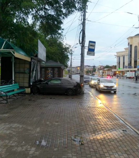 Фото аварии с БМВ в Астрахани