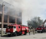 В Астрахани на площади 350 кв. метров полыхает заброшенное здание горит заброшенное здание