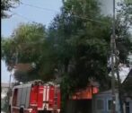 В Астрахани на улице Боевой сгорели хозпостройка и заброшенный дом пожар в Астрахани