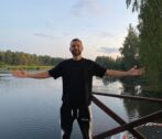 Лидер группы Uma2rman приехал в Астраханскую область убирать берег Волги владимир кристовский приехал в астрахань