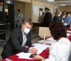 Игорь Бабушкин и Мария Пермякова отдали свои голоса на выборах выборы в астраханской области бабушкин
