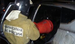 В Астрахани поздним вечером загорелся автомобиль в Ленинском районе