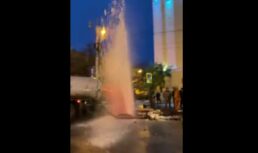 В Астрахани напротив площади Ленина бьет коммунальный фонтан