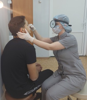 Астраханские хирурги удалили подростку кисту и восстановили ему дыхание