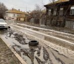 На улице Гилянской в Астрахани уже три месяца течёт канализация авария Астрахань