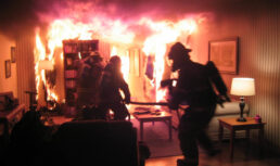 6 человек тушило горящий дом под Астраханью
