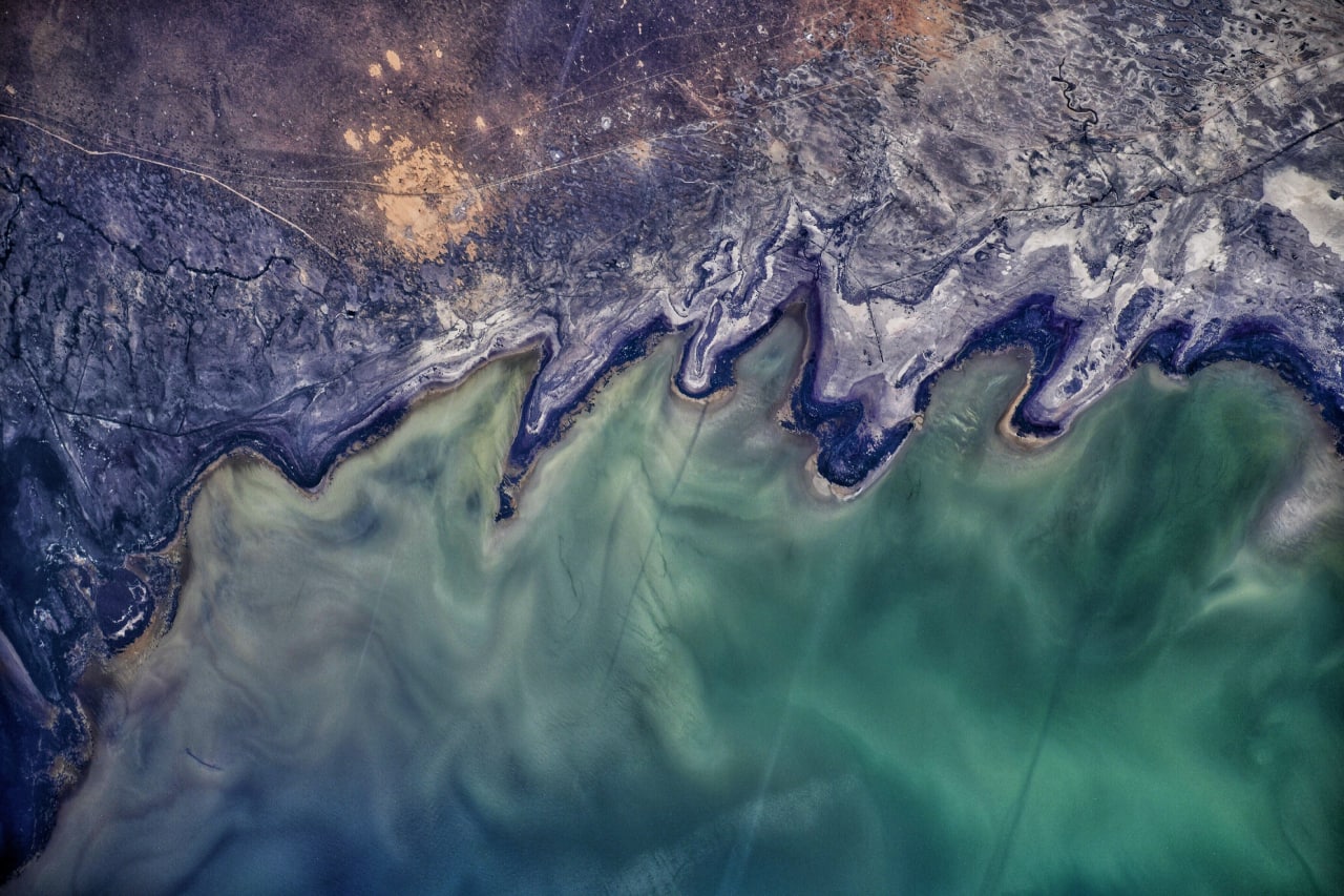 Каспийское море из космоса