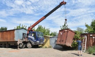 В Астрахани демонтировали почти 600 незаконных гаражей