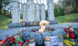 снесут мемориал в Литве