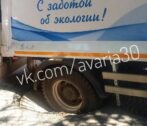 В администрации Астрахани прокомментировали ситуацию с провалившимся мусоровозом