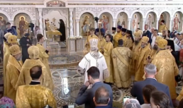 патриарх Кирилл упал