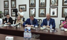 Губернатор региона прокомментировал состояние астраханских дорог Губернатор региона прокомментировал состояние астраханских дорог