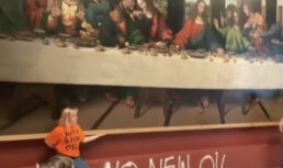 экоактивисты приклеились к картине