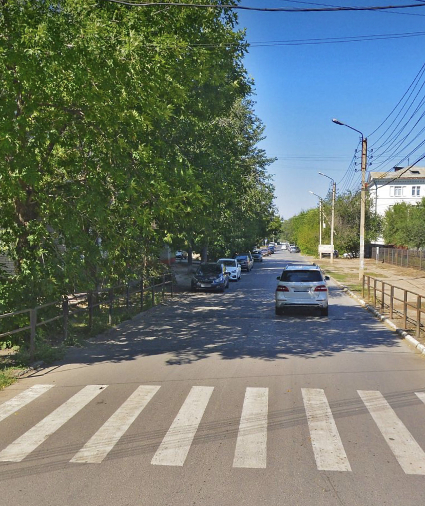 На улице Бертюльской частично перекрыли дорогу