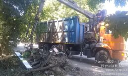 Коммунальщики Астрахани ежедневно устраняют до восьми несанкционированных свалок