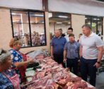 Астраханский губернатор и глава города поздравили местных жителей с Днём работников торговли