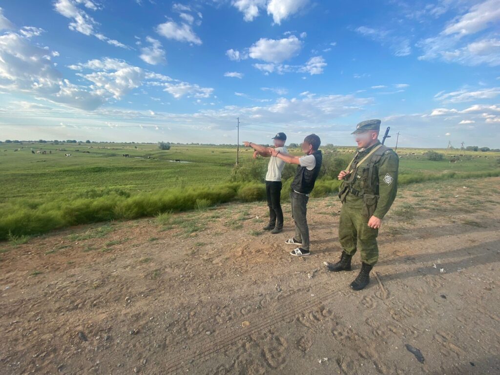 В Астраханской области иностранцы без паспортов решили пересечь границу РФ