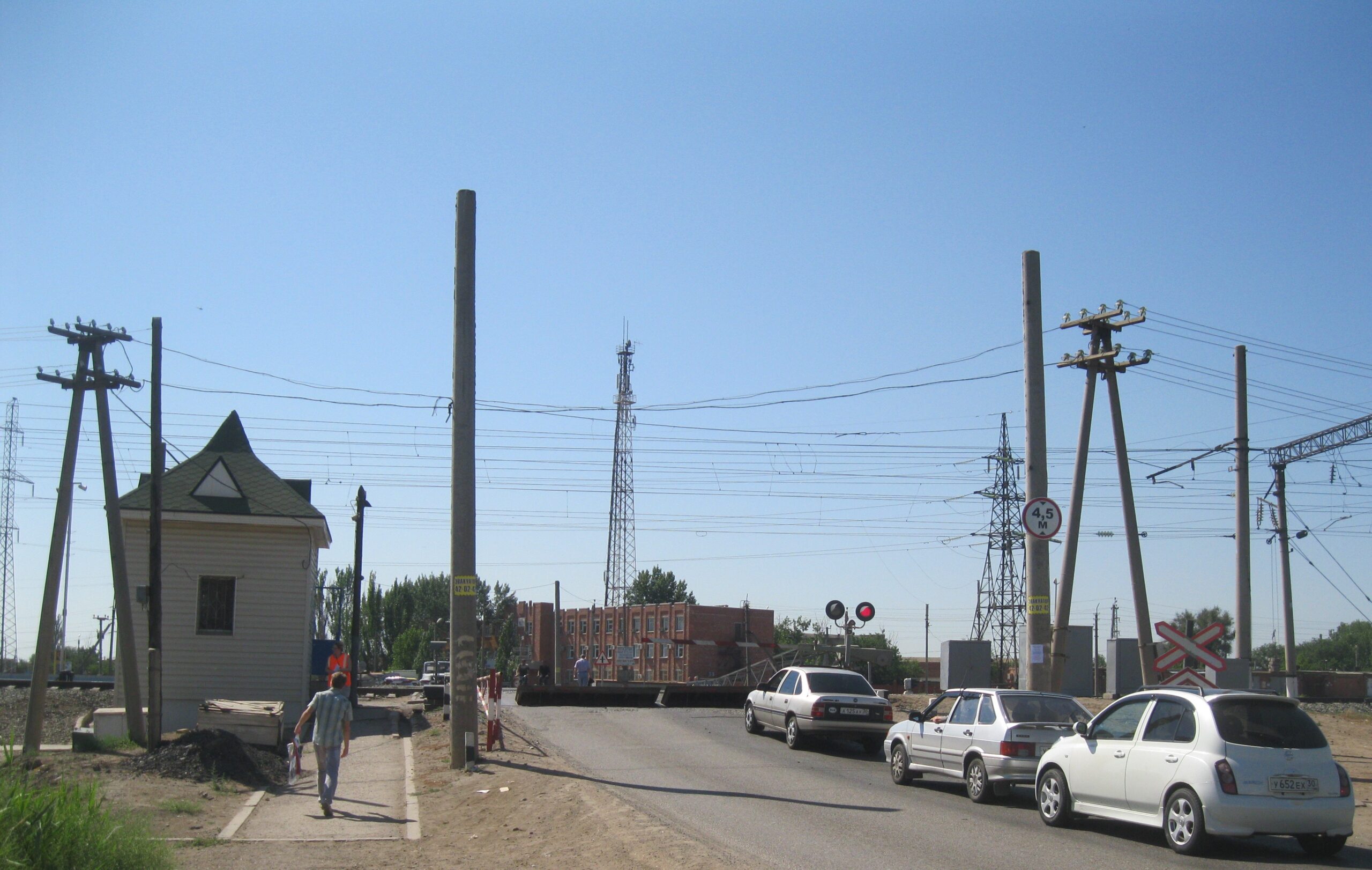 В Астрахани два раза закроют железнодорожный переезд для ремонта