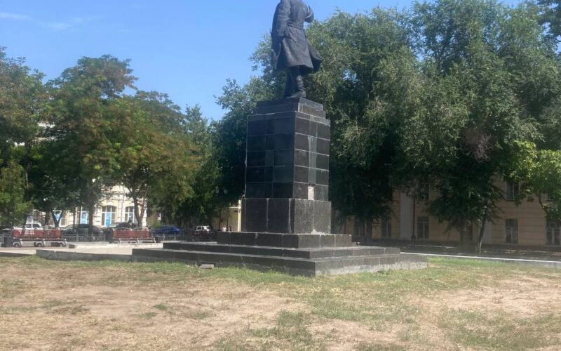 памятник Кирову астрахань