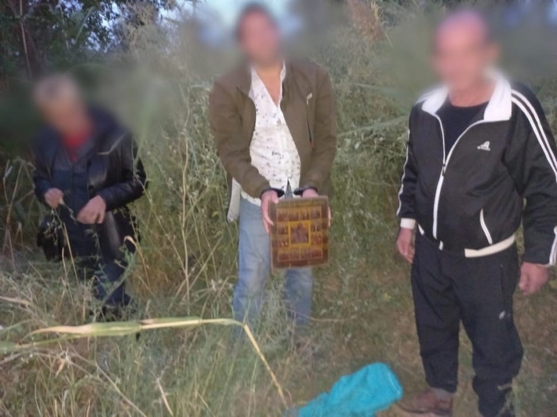 Астраханская полиция обнаружила тайник с похищенными иконами в зарослях камыша