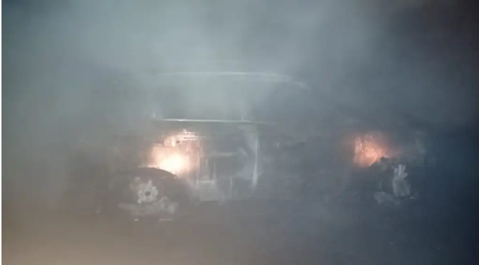 В Астраханской области из-за непотушенной сигареты сгорели два автомобиля