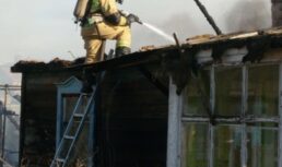 В Астраханской области из-за короткого замыкания загорелся садовый дом
