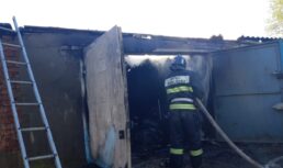 В Астраханской области из-за аварии на электросетях загорелся гараж