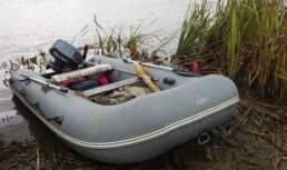 Туристы чуть не утонули в Астраханской области из-за неисправности лодочного мотора