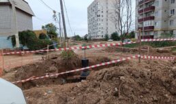 В Астрахани спустя две недели огородили опасную яму