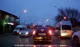 В Астрахани водителя маршрутки оштрафовали за проезд на «красный»