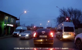 В Астрахани водителя маршрутки оштрафовали за проезд на «красный»