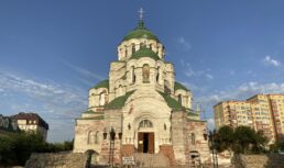 Храм Святого Владимира в Астрахани не успевают отреставрировать в обещанный срок 