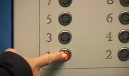 Могут ли астраханцы, проживающие на нижних этажах, не платить за лифт?