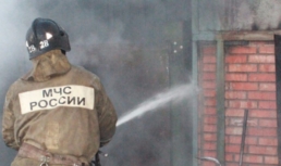 В Трусовском районе Астрахани устроили поджог, пламя тушили больше двух часов