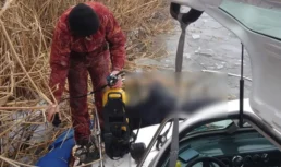 Астраханские водолазы нашли тело провалившегося под лед рыбака