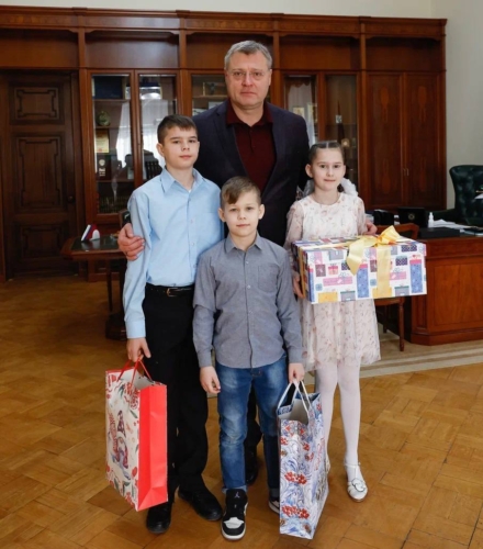 губернатор и дети